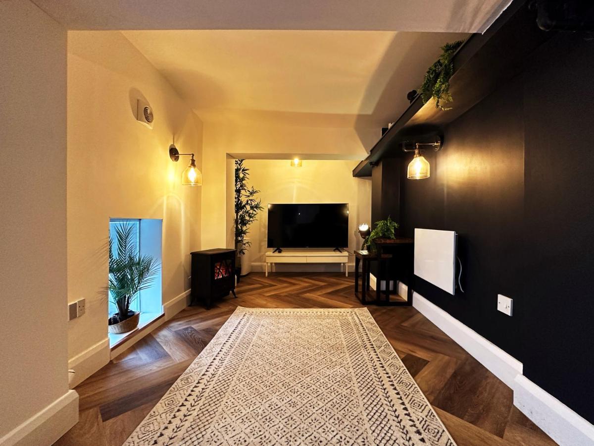 Liam Place Near Hyde Park - 1 Double Bed, 1 Sofa Bed, Spacious Apartment, Private Entrance Лондон Экстерьер фото